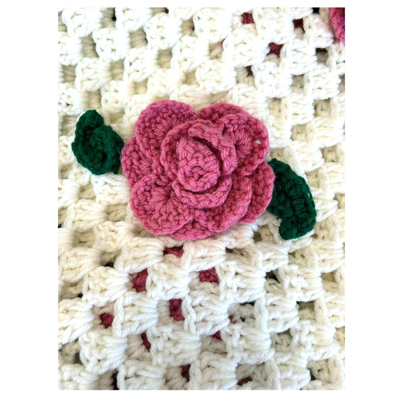 Vintage Handmade Crochet Open Weave Blanket 3D Flower Rose Cottagecore Fairycore - Picture 6 of 8